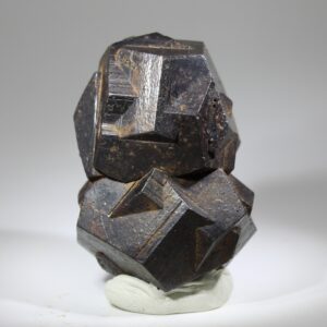 Doppeltes Eisernes Kreuz als Goethit-/Limonit-Pseudomorphose nach Pyrit aus Ubalá, Cundinamarca, Kolumbien