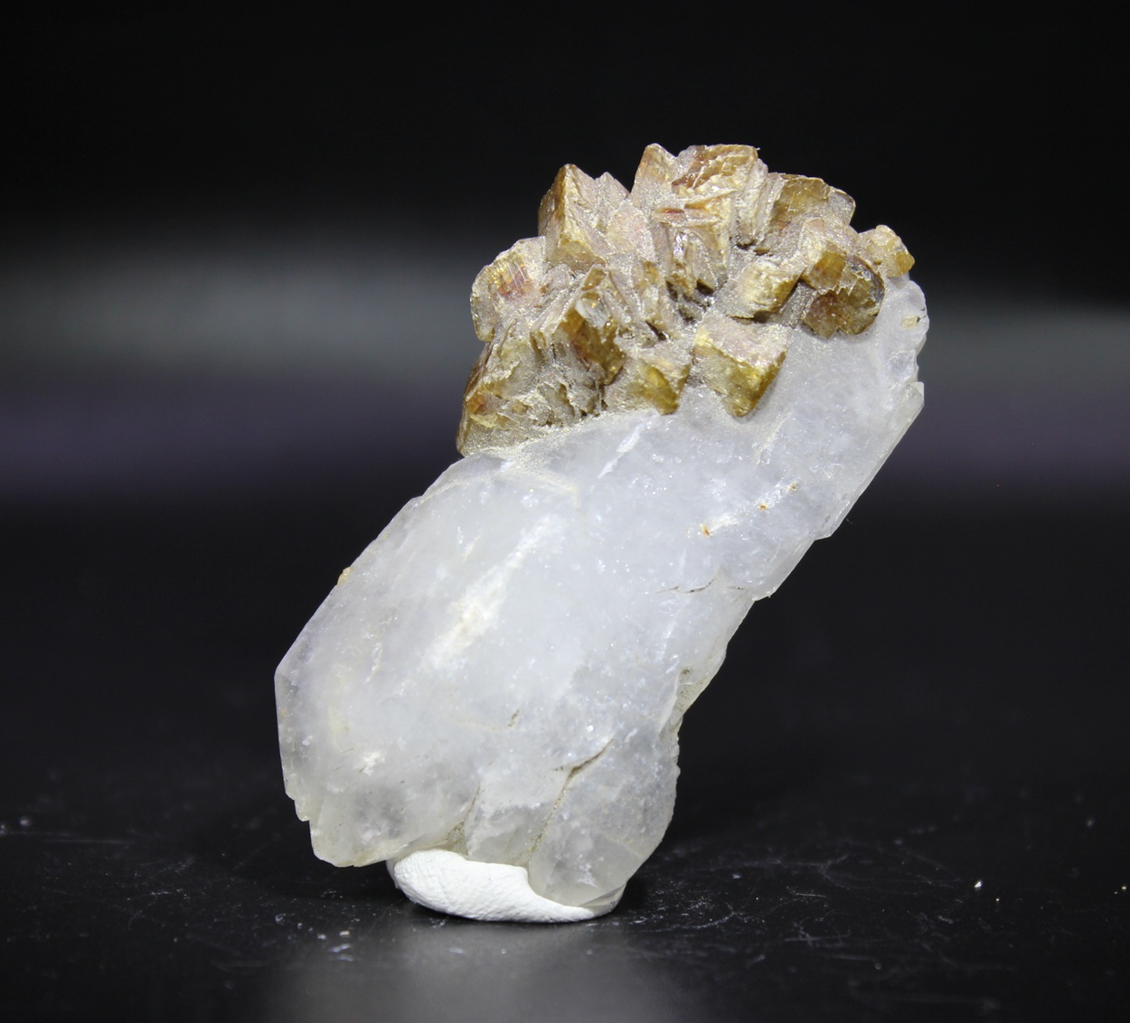 Bronze-brown siderite on quartz from Muzo Colombia