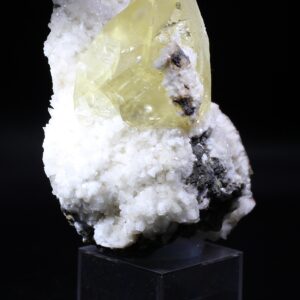 Blassgelbe Calcitkristalle auf heller Matrix aus Pune, Maharashtra
