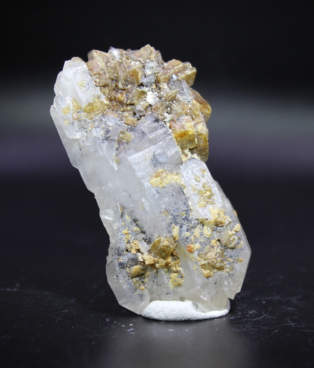 Siderite crystals on quartz from the Muzo mining district