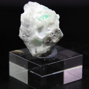 Rückseite der Smaragdstufe aus der Coscuez Mine in Kolumbien