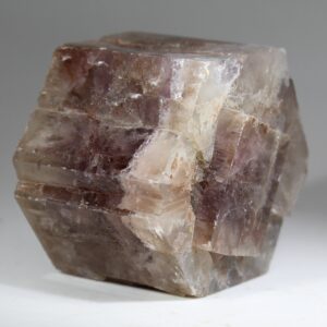 Aragonit aus Minglanilla Spanien mit violettbrauner pseudohexagonaler Kristallform