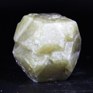 Gelblich-grüner Grossular aus Sierra de las Cruces Coahuila Mexiko mit dodekaedrischer Kristallform