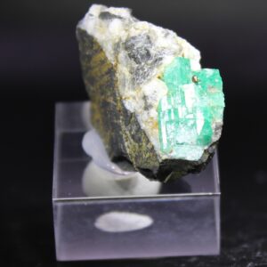 Smaragd aus der Galeria Los Topos im Chivor-Distrikt Kolumbien mit grüner Kristallgruppe auf Matrix