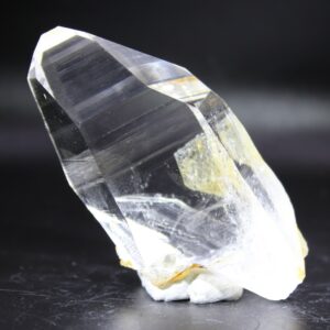 Bergkristall aus Peña Blanca Kolumbien mit hoher Transparenz und natürlichen inneren Strukturen