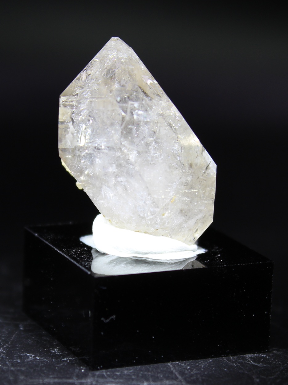 Terminierter Bergkristall aus Igea Spanien mit prismatischer Kristallform