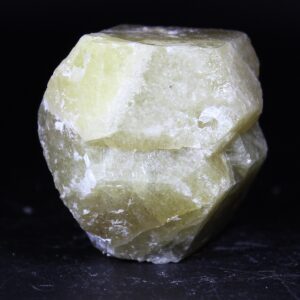 Grossular aus Sierra de las Cruces Mexiko mit eingesprungenem Winkel