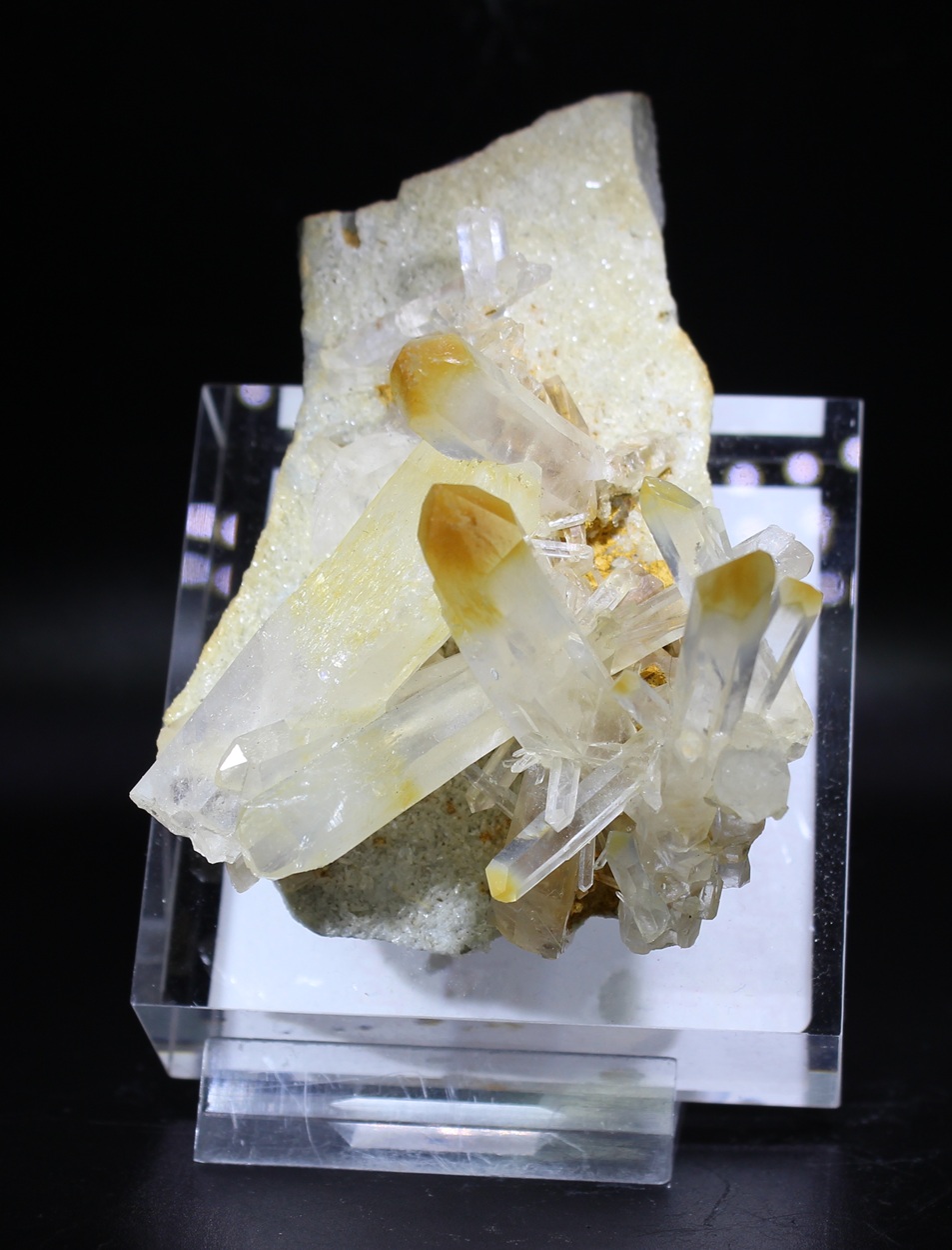 Mango Quartz from Cabiche Quípama Colombia with several yellow-tipped Quartz crystals