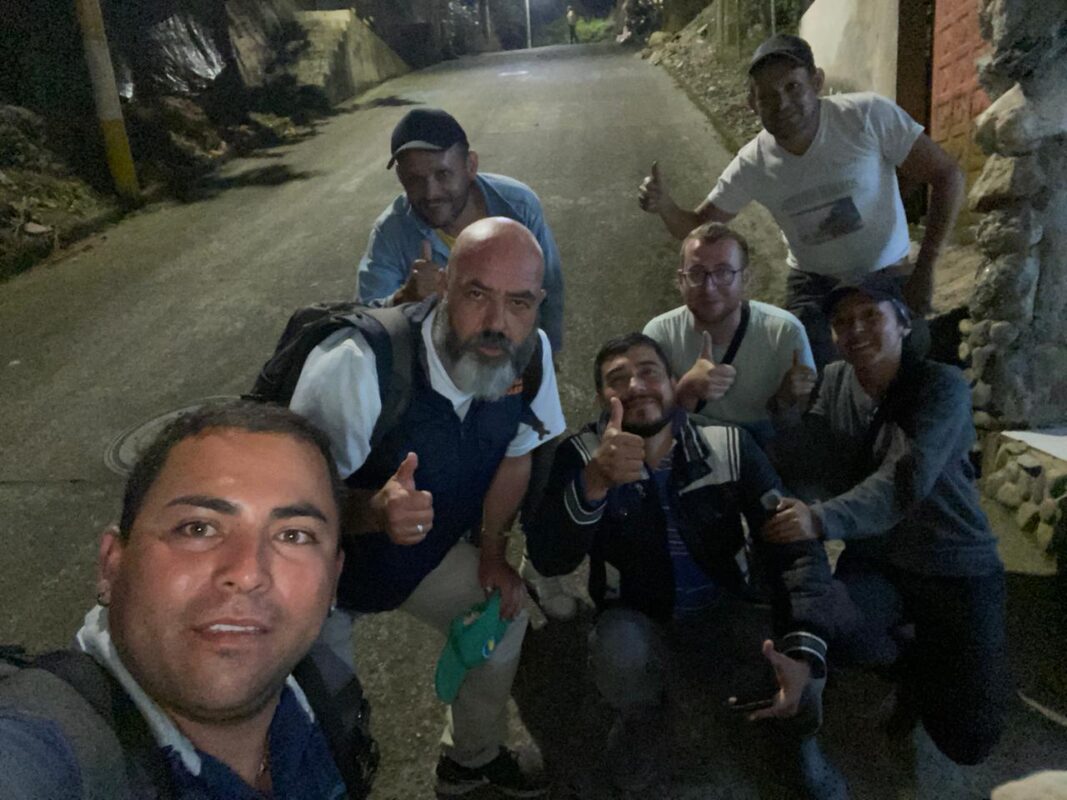 Gemeinsamer Abend mit Begleitern und Mineros in Chivor nach den Minenbesuchen.