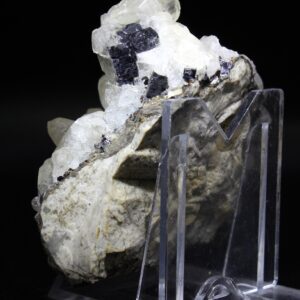 Calcit und metallisch glänzender Galenit aus der Sweetwater Mine Missouri in Rückansicht