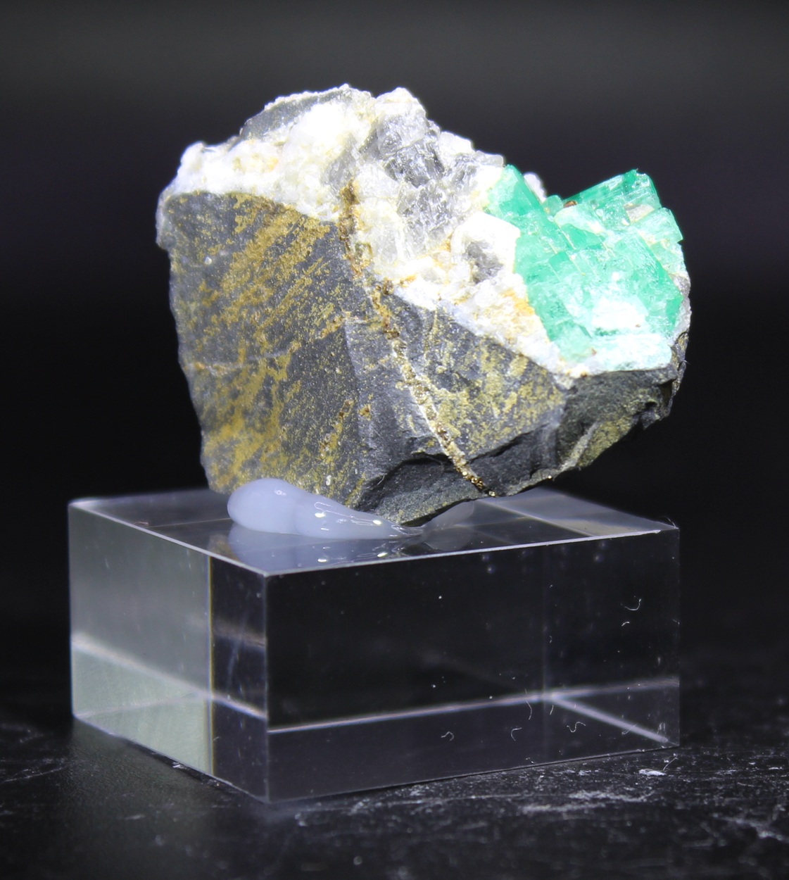 Smaragdgruppe auf Matrix aus der Galeria Los Topos Chivor Kolumbien
