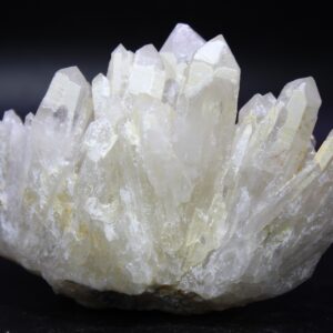 Quarz aus Kergantic bei Ploemeur Bretagne mit weißen prismatischen Kristallen