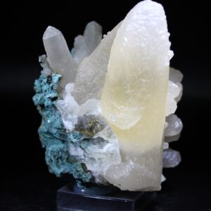 Calcite from Iraí Brazil additional view of crystal group