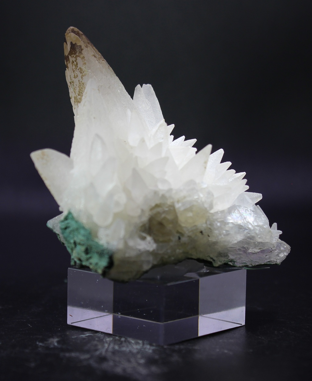 Calcite from Iraí Brazil additional view with white crystals